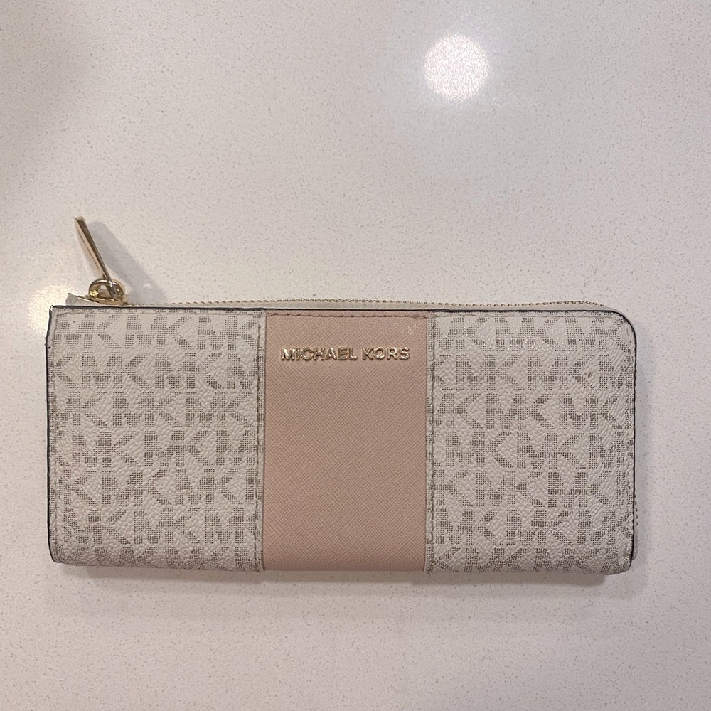 (SOLD) Michael kors wallet